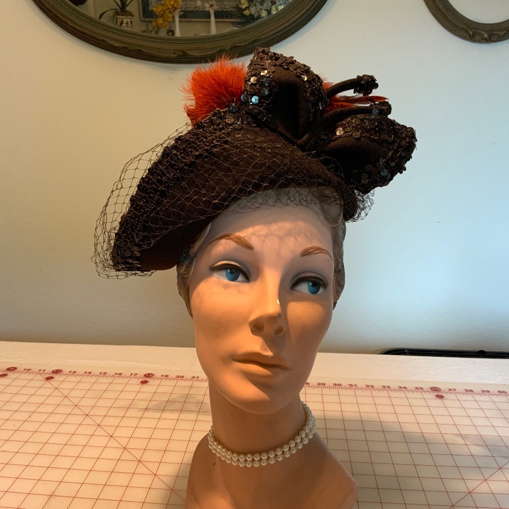 Vintage 1930s -1940s Brown felt wool Cloche style hat w/ sequins & rust feathers